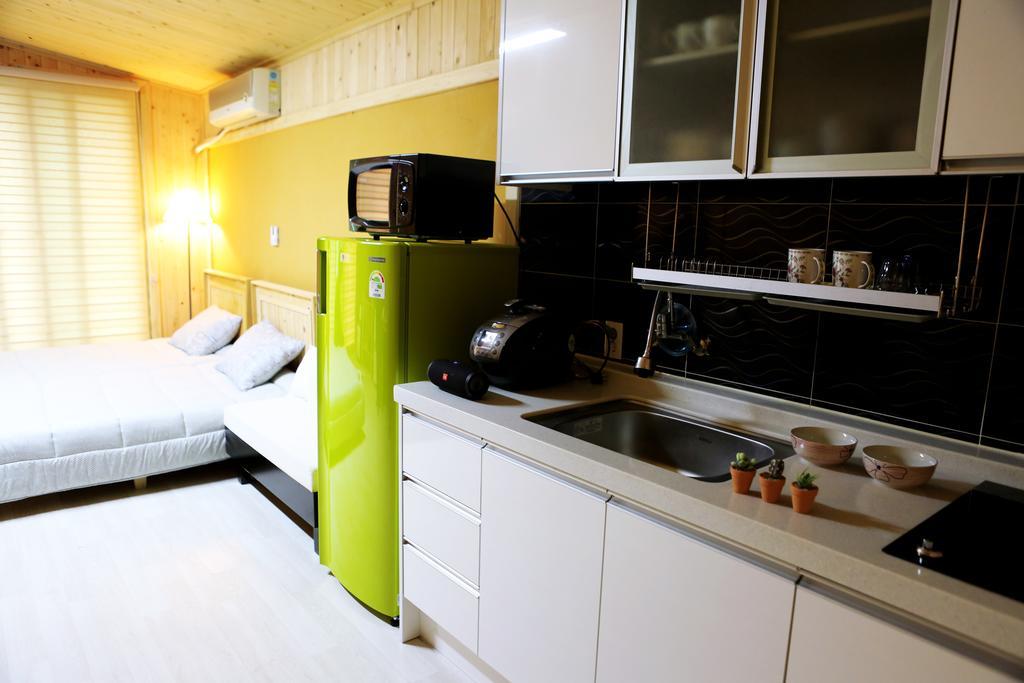 Haevichi Pension Seogwipo Bagian luar foto