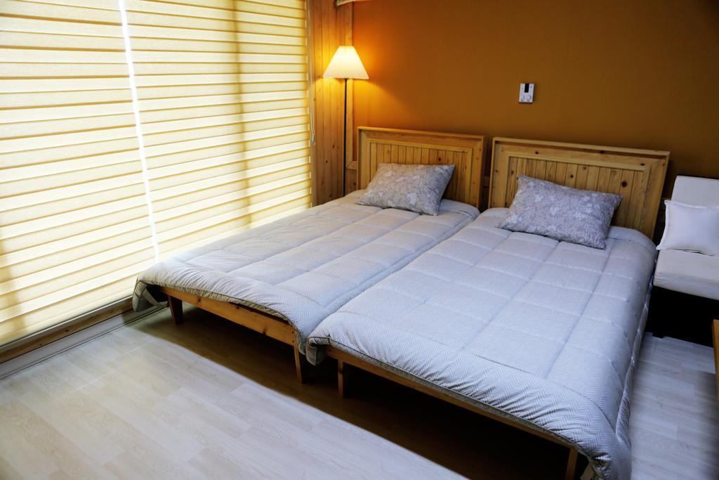 Haevichi Pension Seogwipo Bagian luar foto