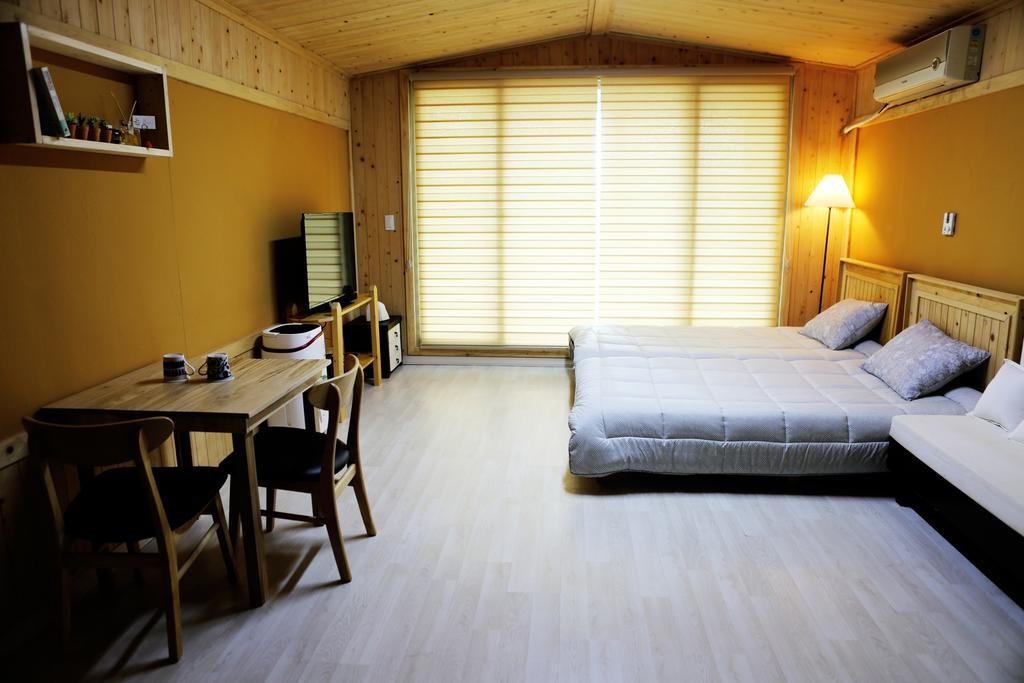 Haevichi Pension Seogwipo Bagian luar foto