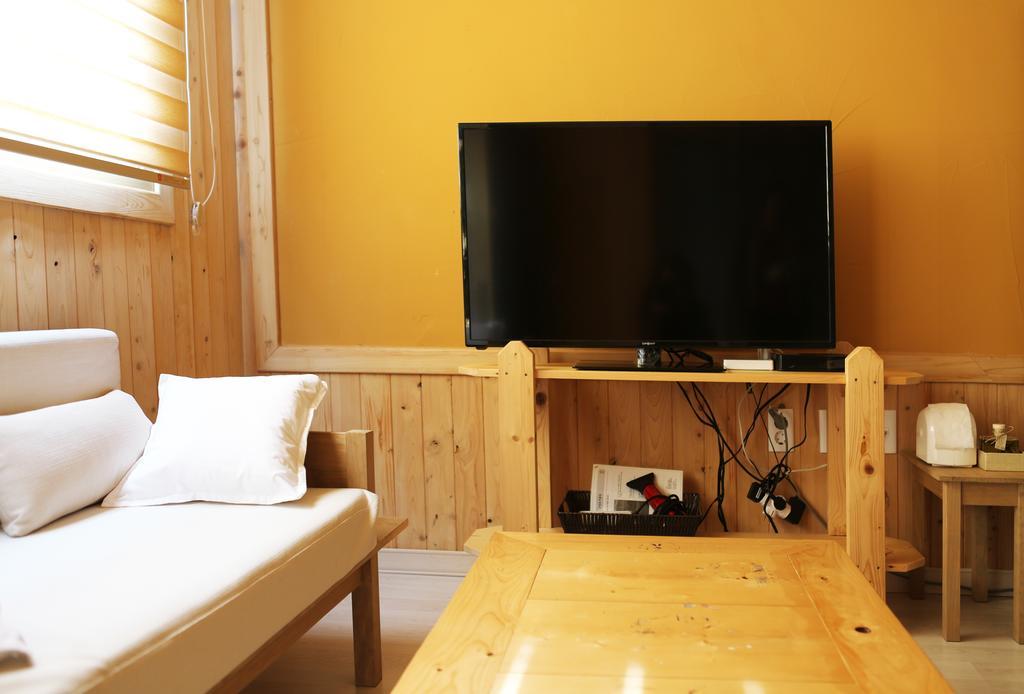Haevichi Pension Seogwipo Bagian luar foto