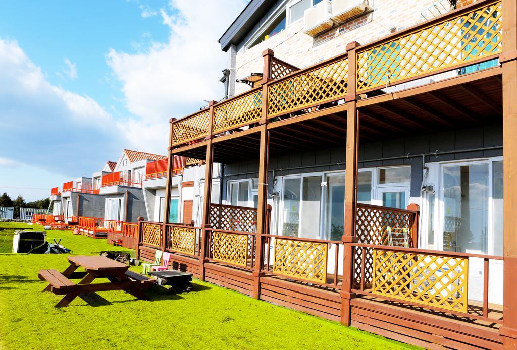 Haevichi Pension Seogwipo Bagian luar foto