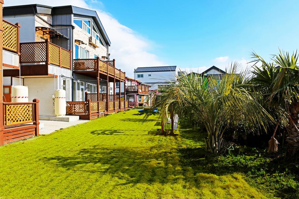 Haevichi Pension Seogwipo Bagian luar foto
