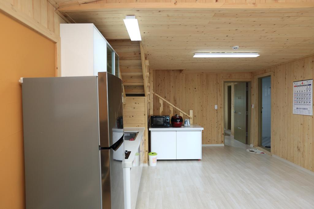 Haevichi Pension Seogwipo Bagian luar foto