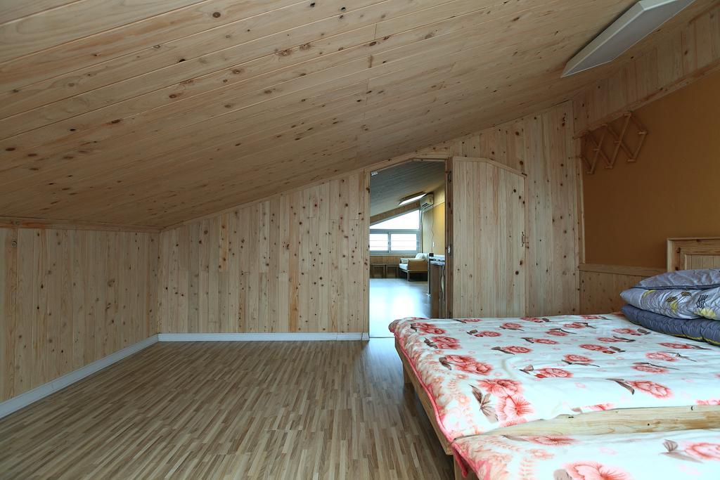Haevichi Pension Seogwipo Bagian luar foto